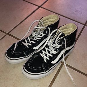 WORN ONCE Vans Classic Sk8-Hi